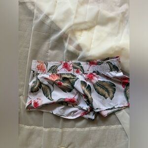 Roxy like new board shorts!